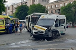 В Челябинске грузовик таранил маршрутки