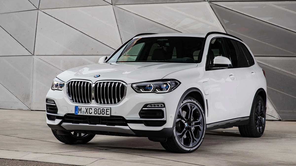 Продемонстрировали обновленный гибридный BMW X5 xDrive45e
