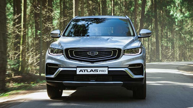 Дилеры России объявили продажи новой модификации кроссовера Geely Atlas Pro