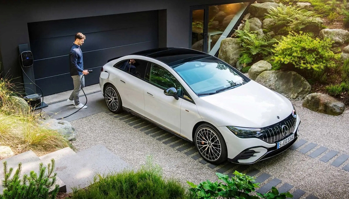 Mercedes и Starbucks объединяют усилия для удобства владельцев электромобилей Mercedes и Starbucks объединяют усилия для удобства владельцев электромобилей