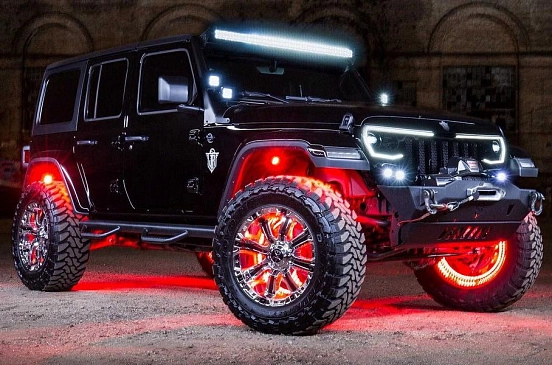 Тюнеры из США украсили Jeep Wrangler весьма интересной оптикой