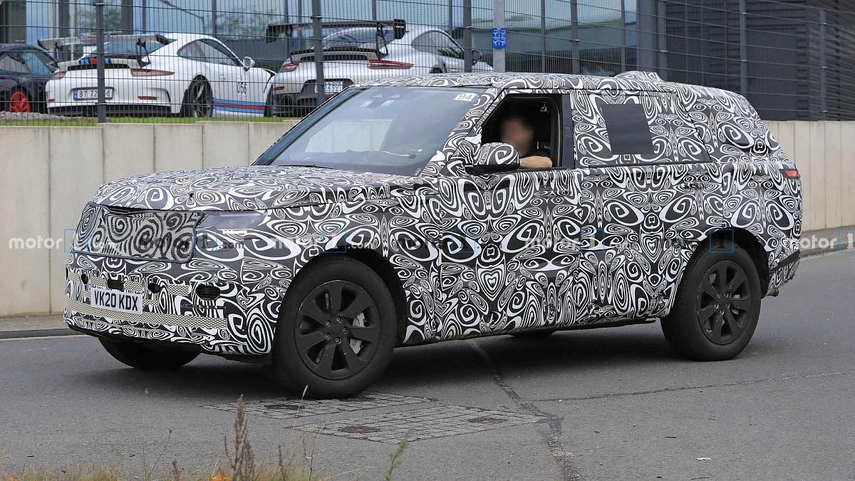 На тестах заметили длиннобазный новый Land Rover Range Rover
