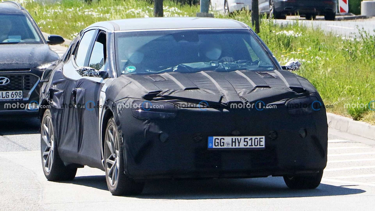 Маленький кроссовер Genesis GV60 снова заметили на тестах Маленький кроссовер Genesis GV60 снова заметили на тестах