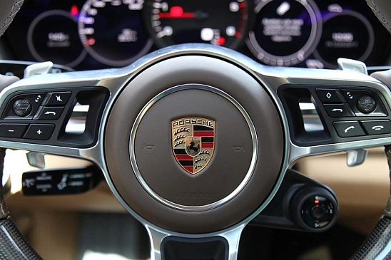 Компания Porsche решила подарить  каждому сотруднику по 7850 евро