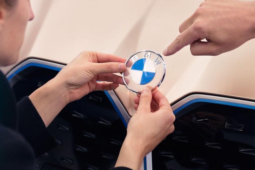 BMW показывает, как правильно звучит название компании
