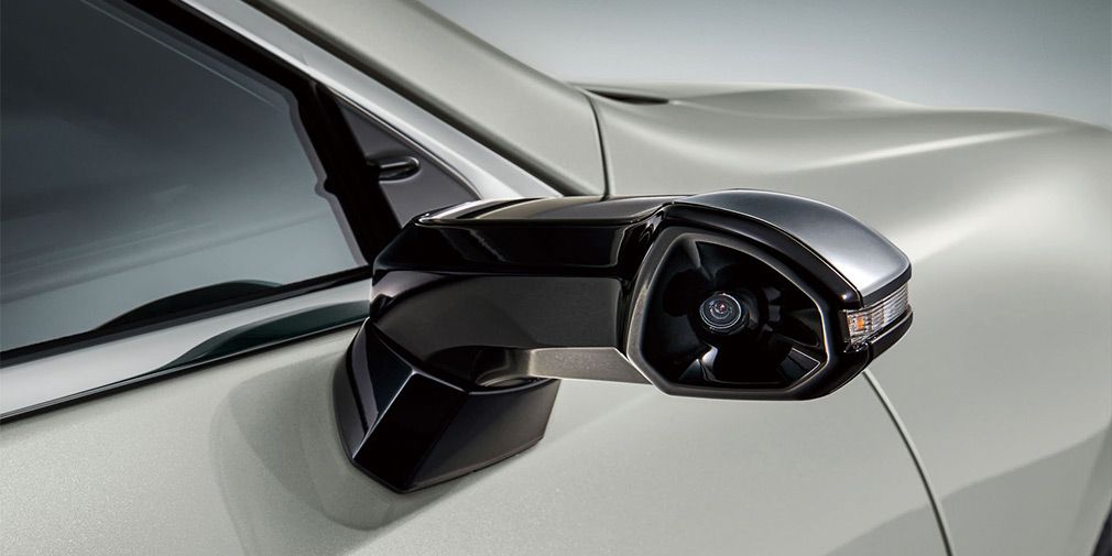 Lexus ES все же стал первым серийным автомобилем с камерами вместо зеркал