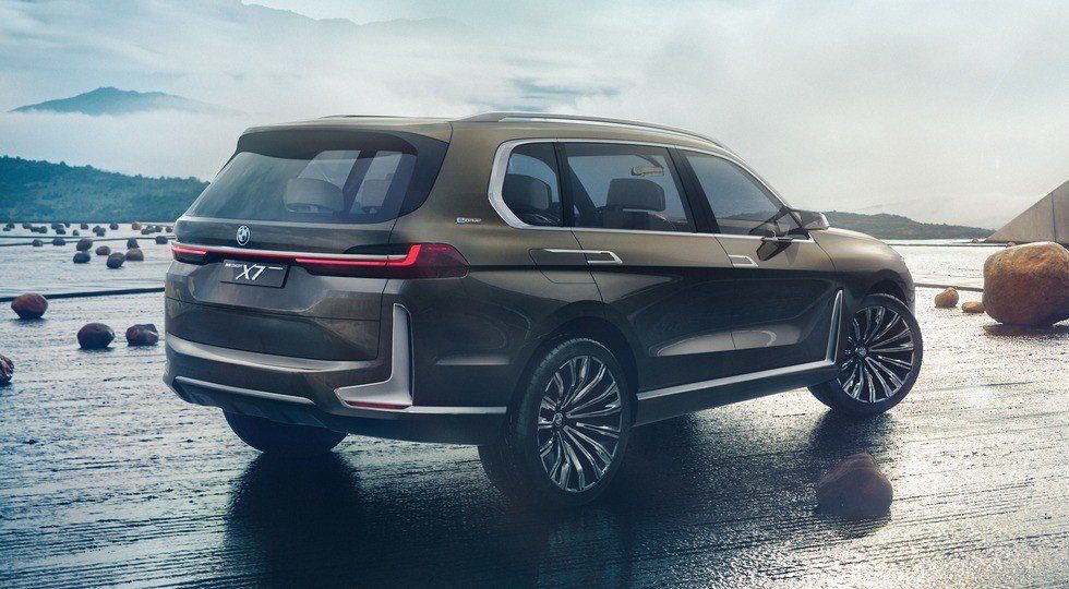 Серийный кроссовер BMW X7 дебютирует в октябре 