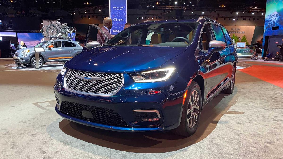 Производство минивэнов Chrysler Pacifica и Voyager приостановлено