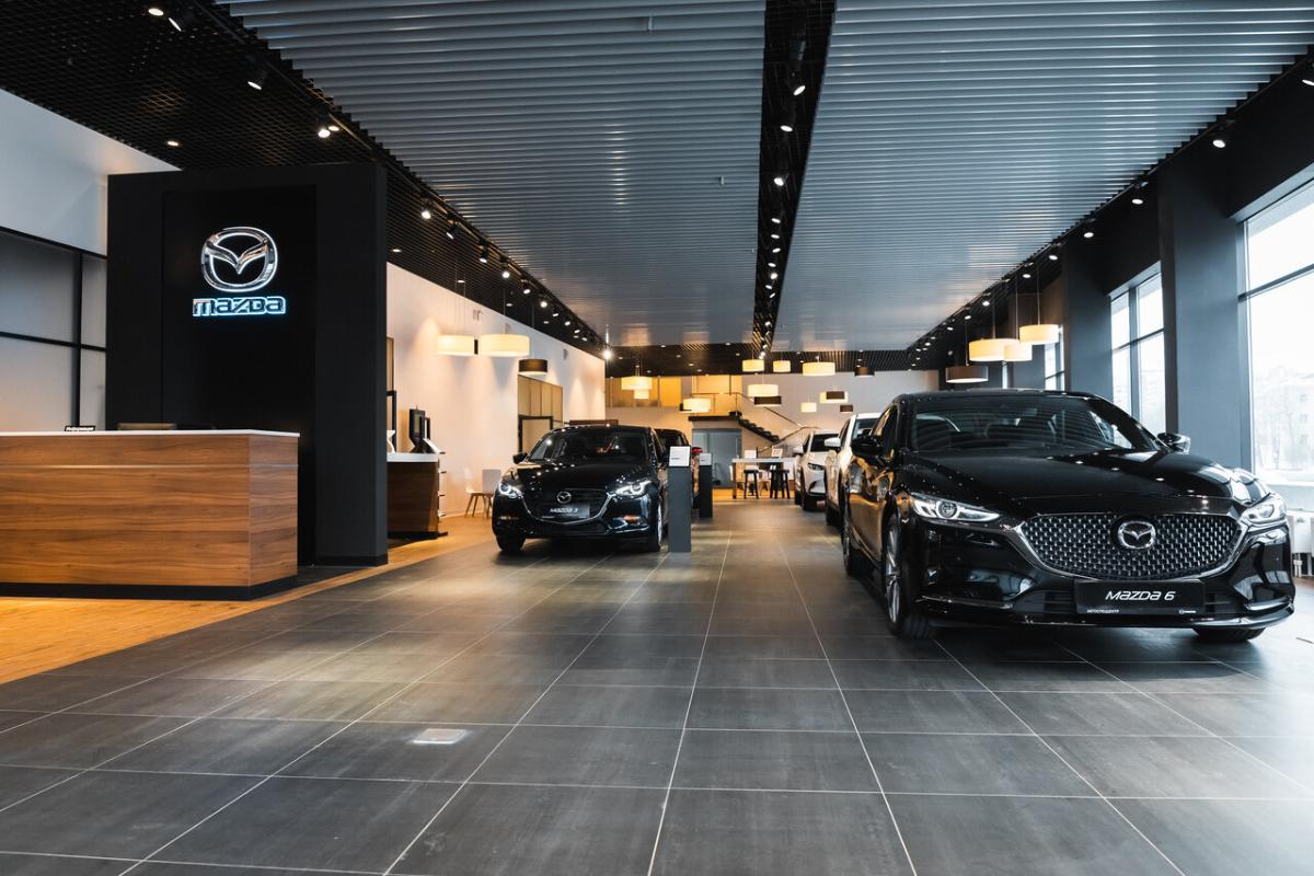 автосалон дорогих машин