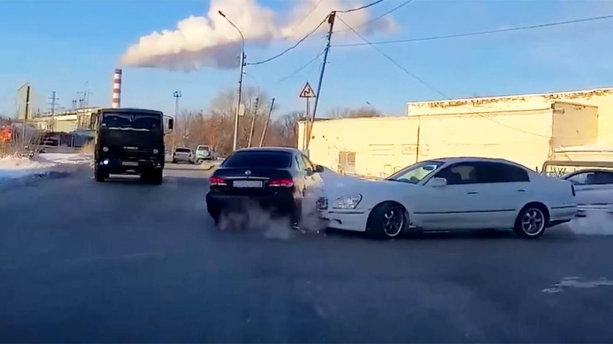 НГС: Водителям в Новосибирске показали новый легкий способ автоподставы в  2022 году