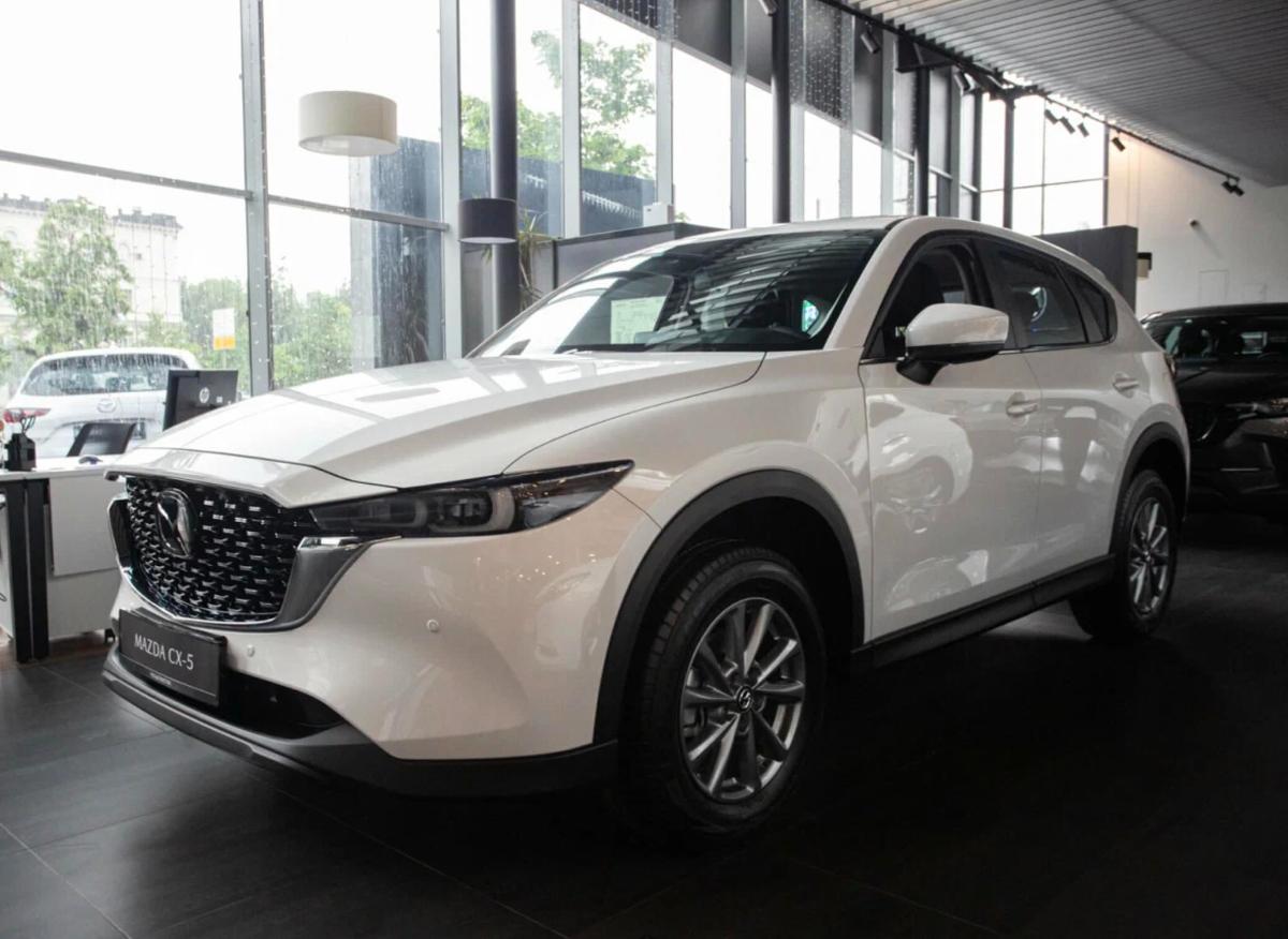 В России возник ажиотажный спрос на японские автомобили Toyota и Mazda