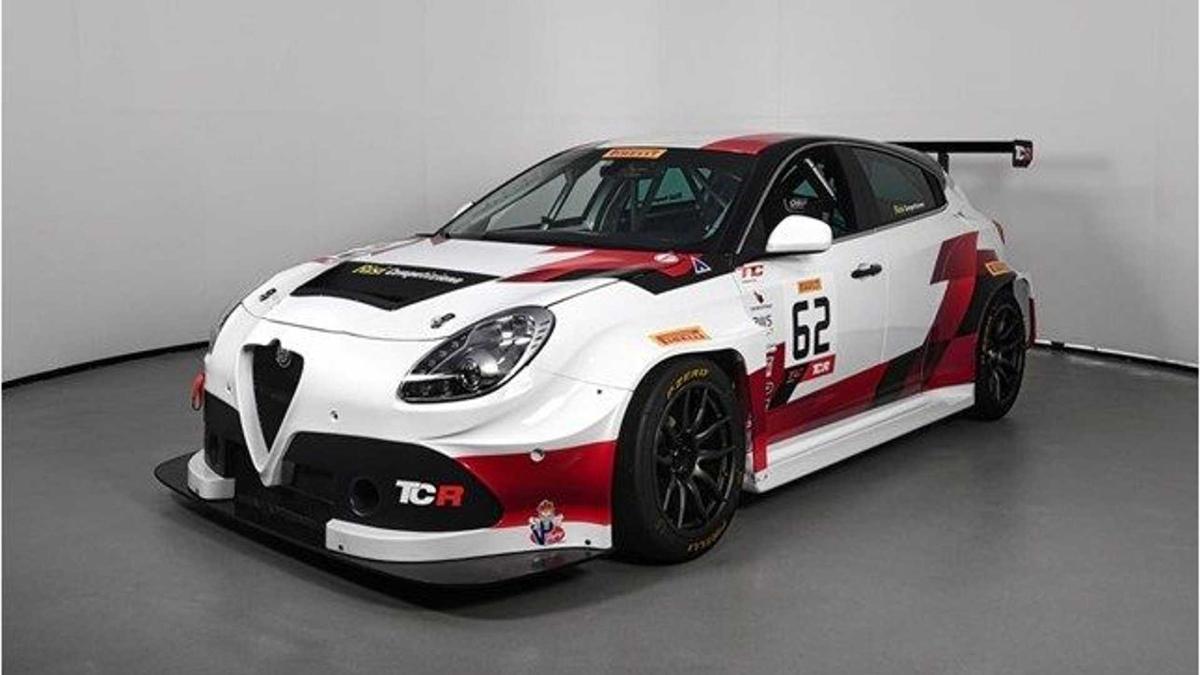 Дилер Ferrari продает гоночный автомобиль Alfa Romeo Giulietta TCR