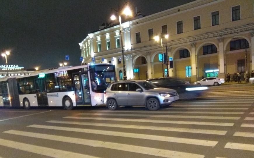 Ночью в Петербурге произошло сразу несколько аварий