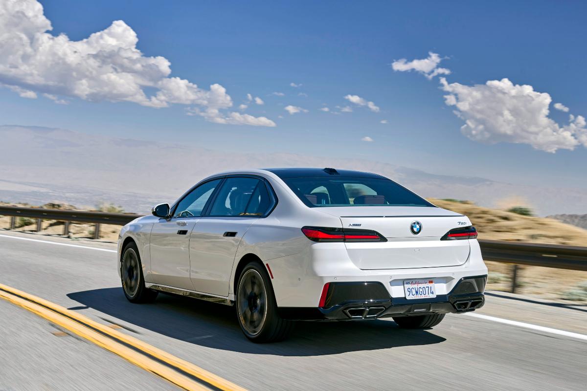 BMW 7 Series и i7 2023 года отзывают в США из-за проблем с телематикой