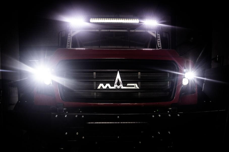 МАЗ анонсировал дебют нового капотного грузовика для «Дакара»
