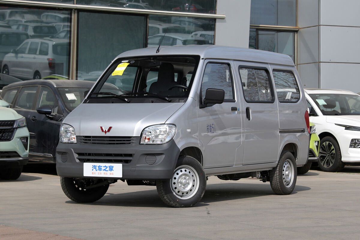 В РФ запустили продажи китайских микровэнов Wuling Light по цене от 1,5 млн  рублей