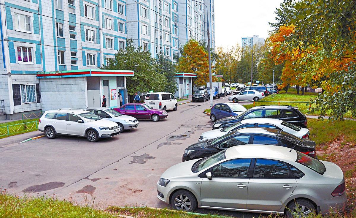 Кудерко: штраф за парковку во дворе могут выписать за нарушение расстояния  от своего дома
