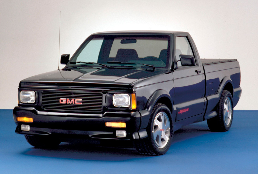 Пикап GMC Syclone 1991 года с пробегом всего 278 километра впервые посетил автомойку