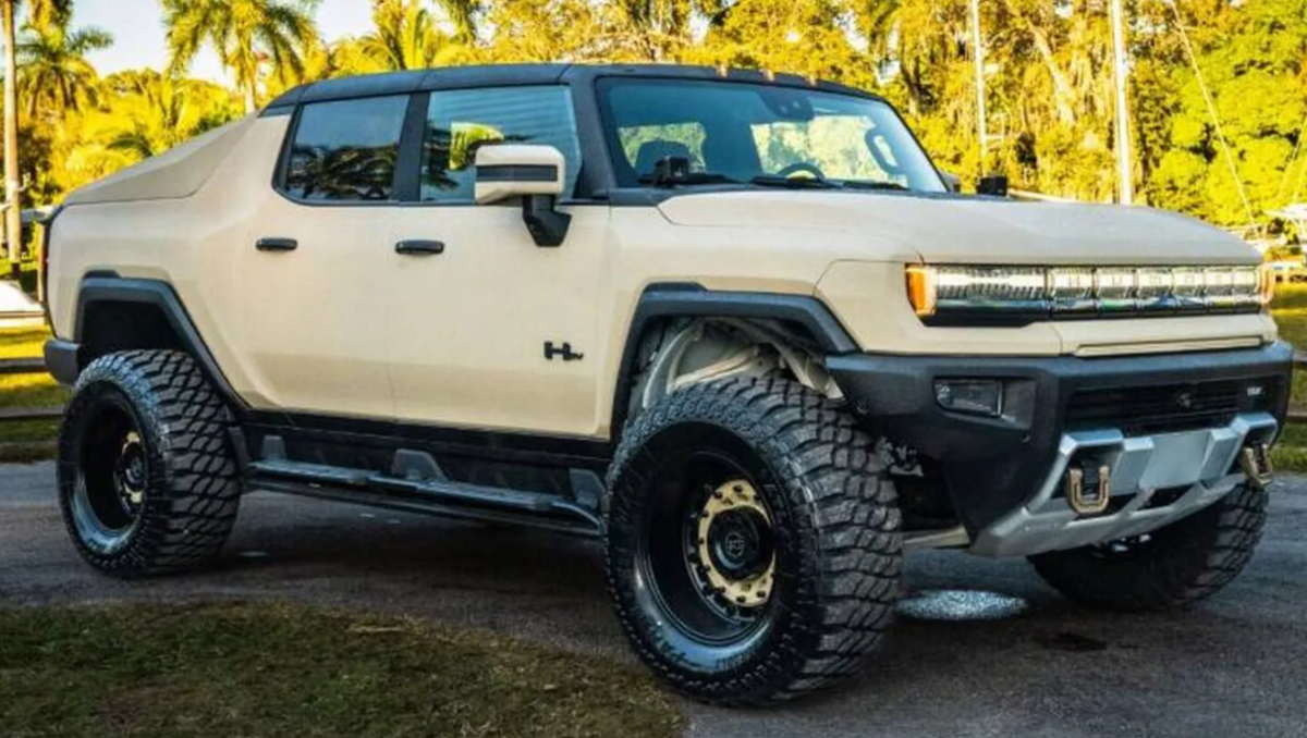 Тюнинг-ателье South Florida Customs выпустило второй GMC Hummer EV с  кевларовым покрытием