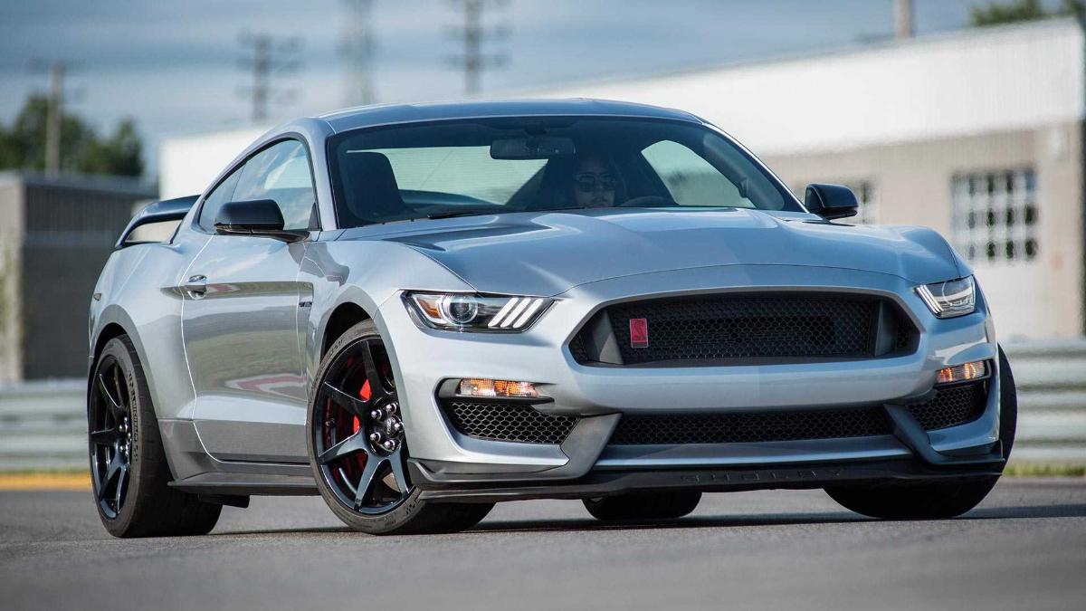 Ford заканчивает производство мощного купе Mustang Shelby GT350