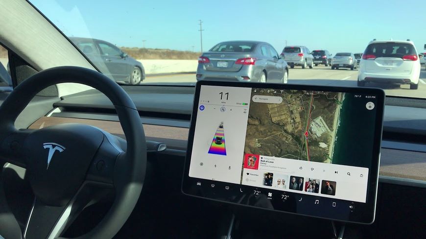 Tesla обновила автопилот на Model 3
