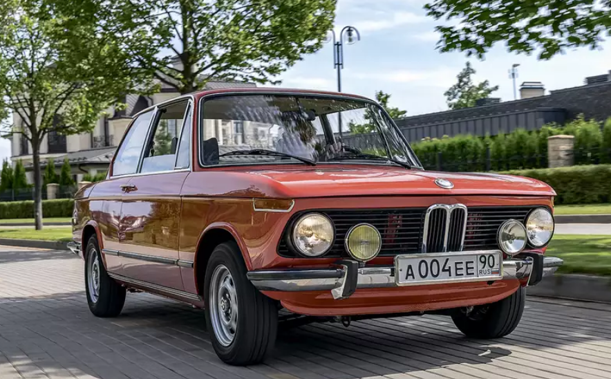 Эксперты "За рулем" сравнили BMW 1502 и ВАЗ-2103, чтобы развеять миф об отставании советского автопрома