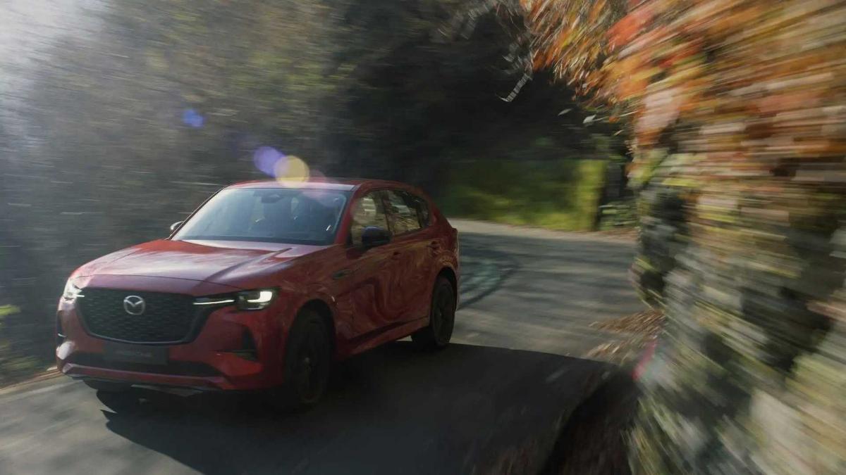 Кроссовер Mazda CX-60 2023 года показал очень хорошую управляемость 