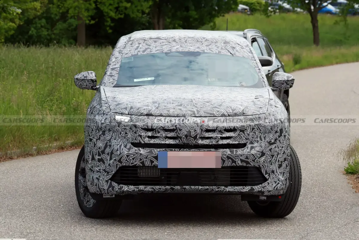Renault тестирует свой новый кроссовер. Есть первые фото новинки Renault тестирует свой новый кроссовер. Есть первые фото новинки
