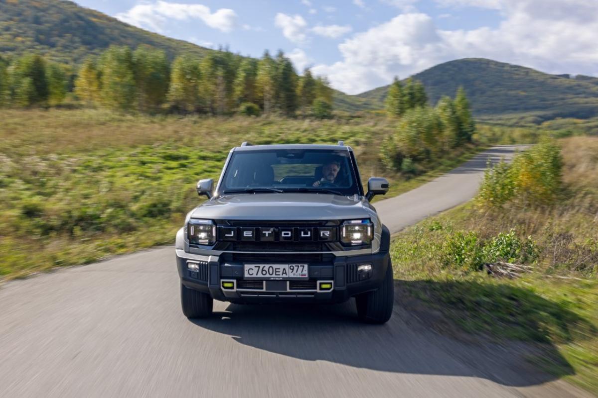 В России начались продажи локализованных кроссоверов Jetour T2 