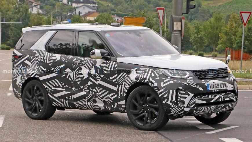 Впервые запечатлен интерьер обновленного внедорожника Land Rover Discovery 