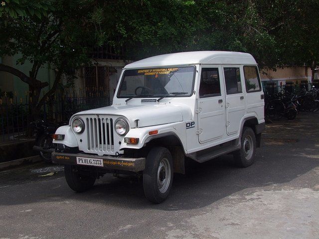 Mahindra 1990