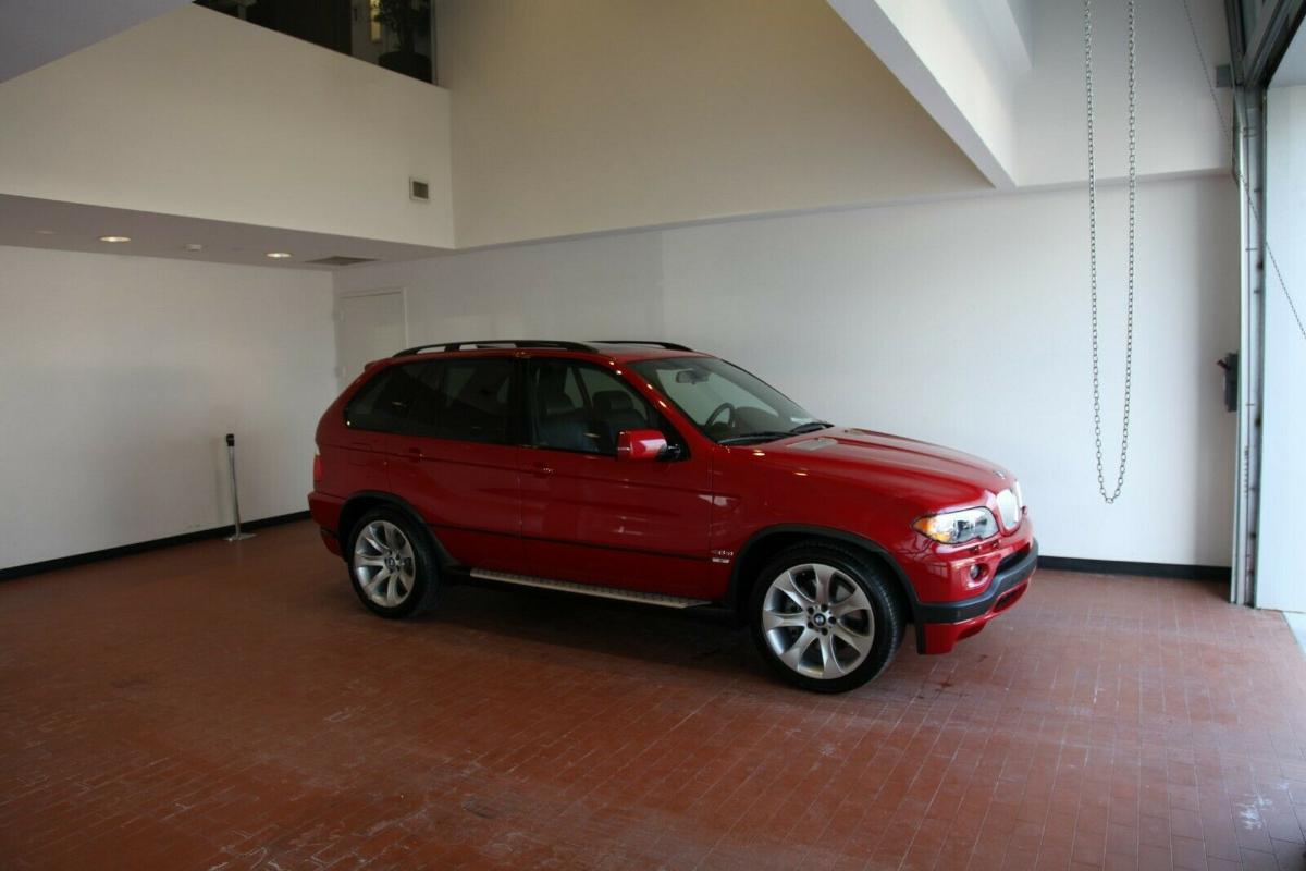 На аукционе продается идеальный BMW X5 E53 за 3 721 850 руб.