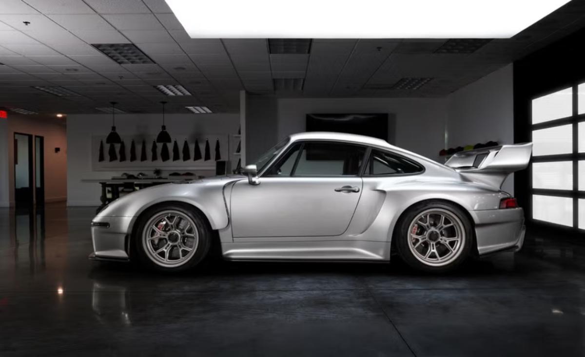 Этот рестомод классического Porsche 911 получил 1000 л.с. и МКПП