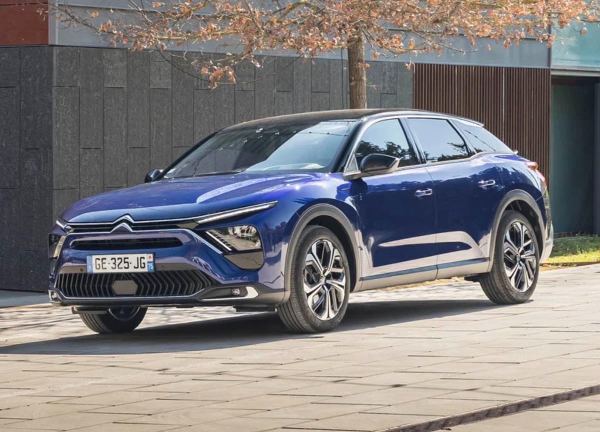 В России распродают партию больших кросс-хэтчей Citroen C5 X 2024 года