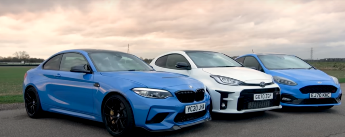 «Историческую» гонку BMW M2 CS, Toyota GR Yaris и Ford Fiesta ST показали на видео 