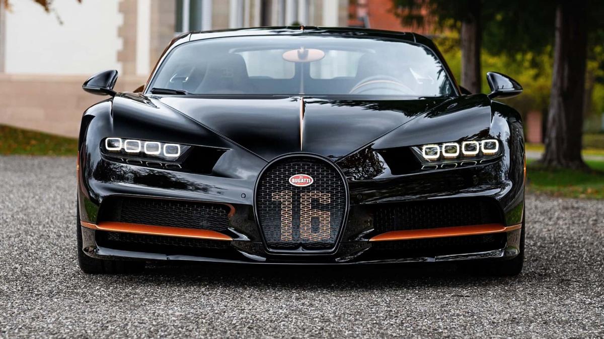 Компания Bugatti представила последнюю версию 1500-сильного гиперкара Chiron