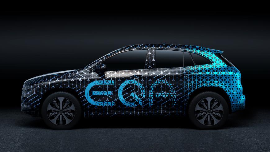 Mercedes решил отложить премьеру электрического кроссовера EQA