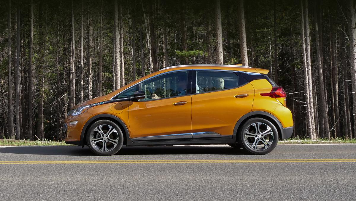 Электрический Chevrolet Bolt рассекретили во время съемок рекламы 