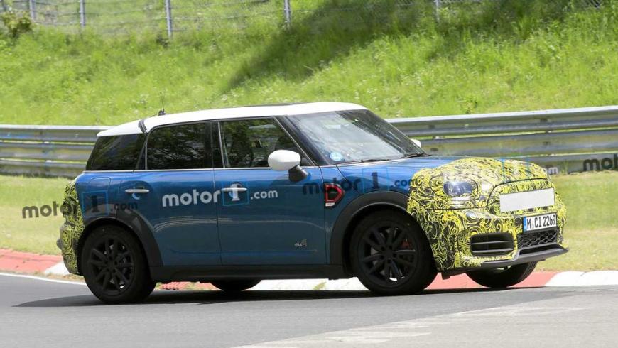 Обновленный Mini Countryman заметили на Нюрбургринге