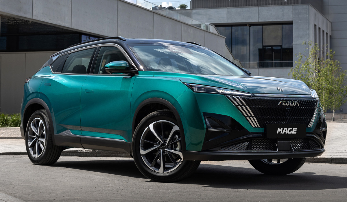 Dongfeng привез в Россию мощный кроссовер с «теплыми» опциями 