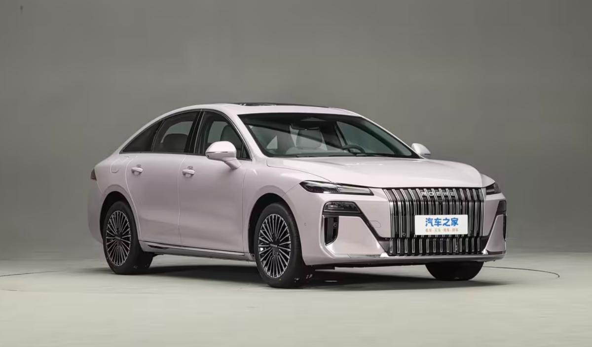 В Китае представили новый недорогой гибридный седан Roewe M7