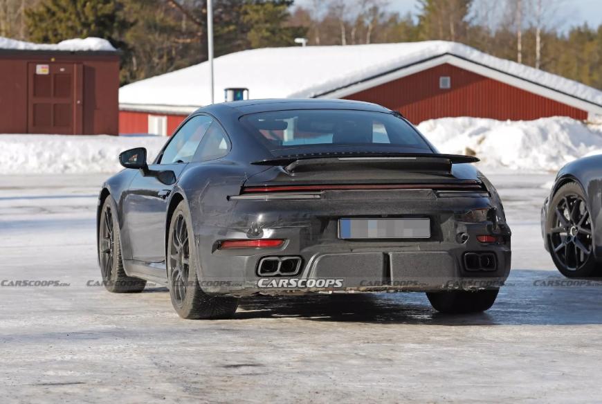 Обновленный Porsche 911 Turbo показал другую выхлопную систему на шпионских снимках 
