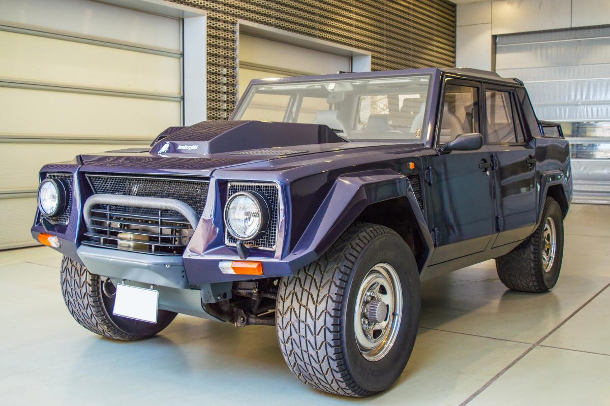 На аукционе будет продан внедорожник Lamborghini LM002 1988 года