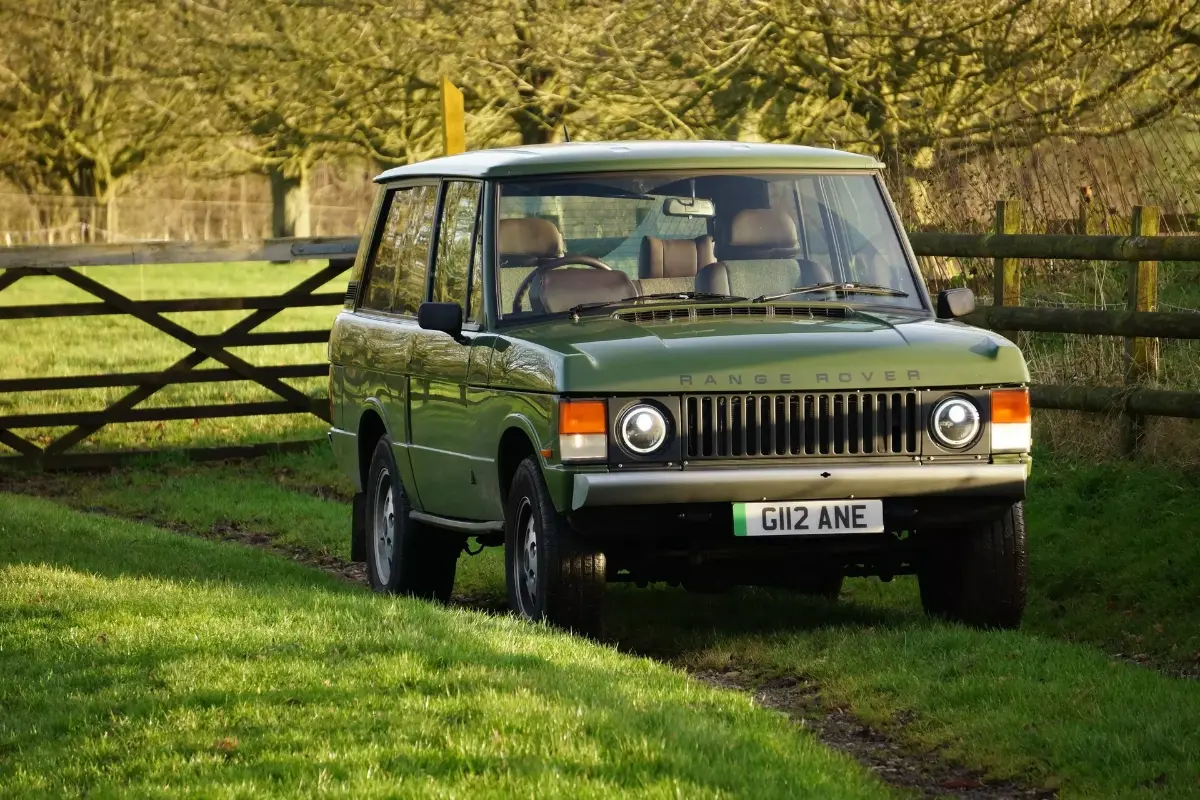 Классический Range Rover теперь может разгоняться до 100 км/ч за 5 секунд.  Как так получилось