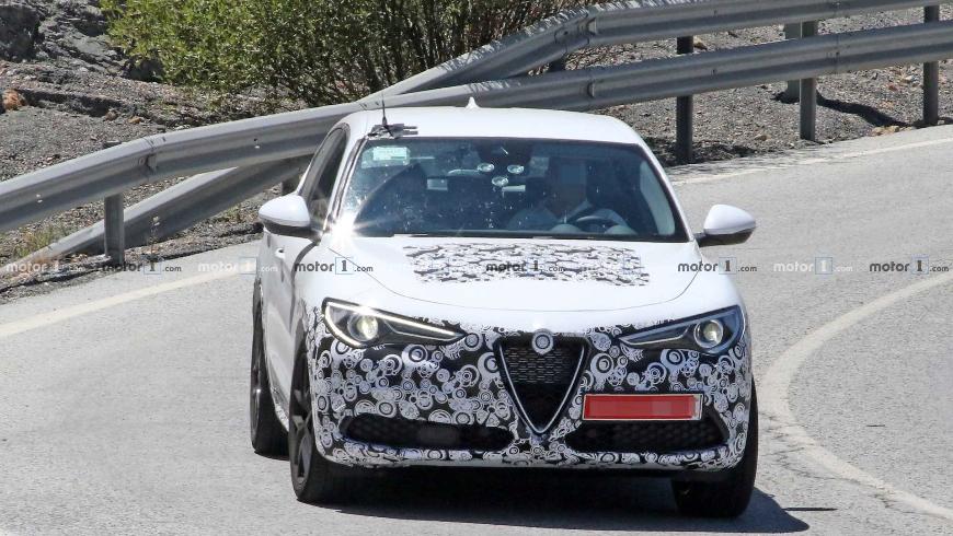 Alfa Romeo тестирует прототип обновленного кроссовера Stelvio 