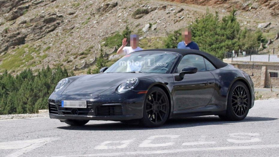 Фотошпионам попался новый Porsche 911 в кузове кабриолет без камуфляжа