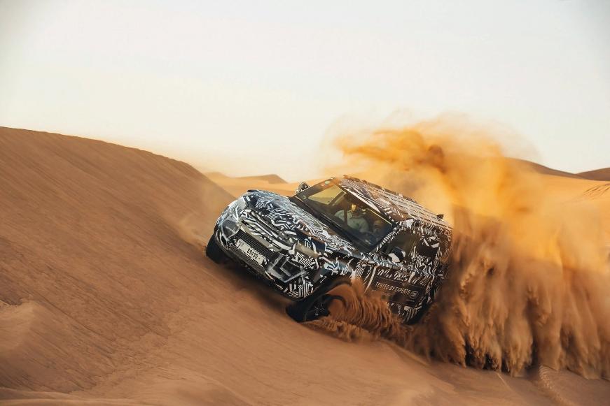 Новое поколение внедорожника Land Rover Defender получит активную пневматическую подвеску