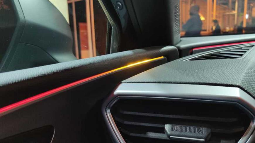 Новый SEAT Leon получил инновационную функцию обнаружения «слепых» зон