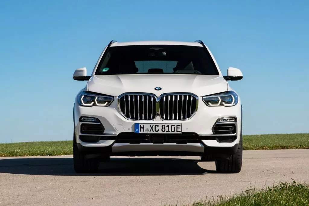 Компания BMW отзывает кроссоверы BMW X5 из-за проблем с водительским сиденьем