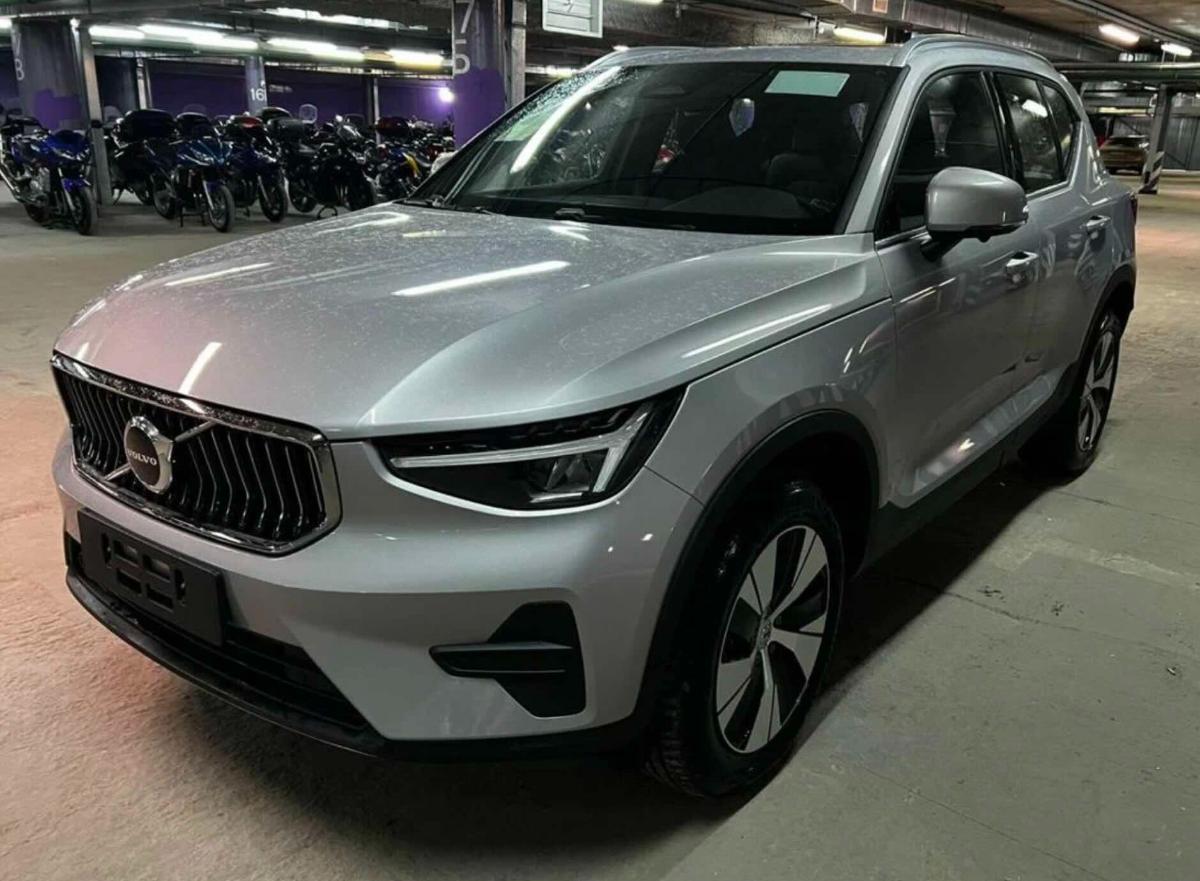 В Россию выставили на продажу новые кроссоверы Volvo XC40 из Китая В Россию выставили на продажу новые кроссоверы Volvo XC40 из Китая